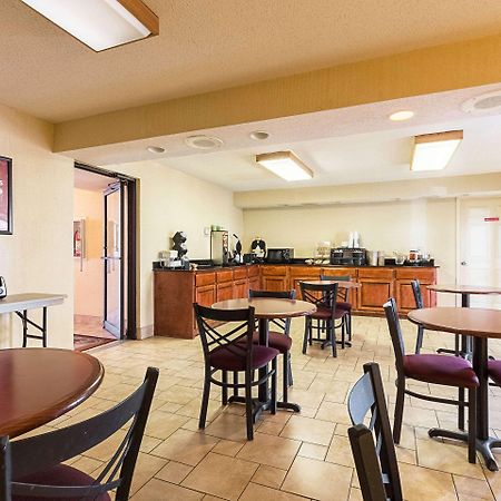 Econo Lodge Inn & Suites Bentonville Exterior photo