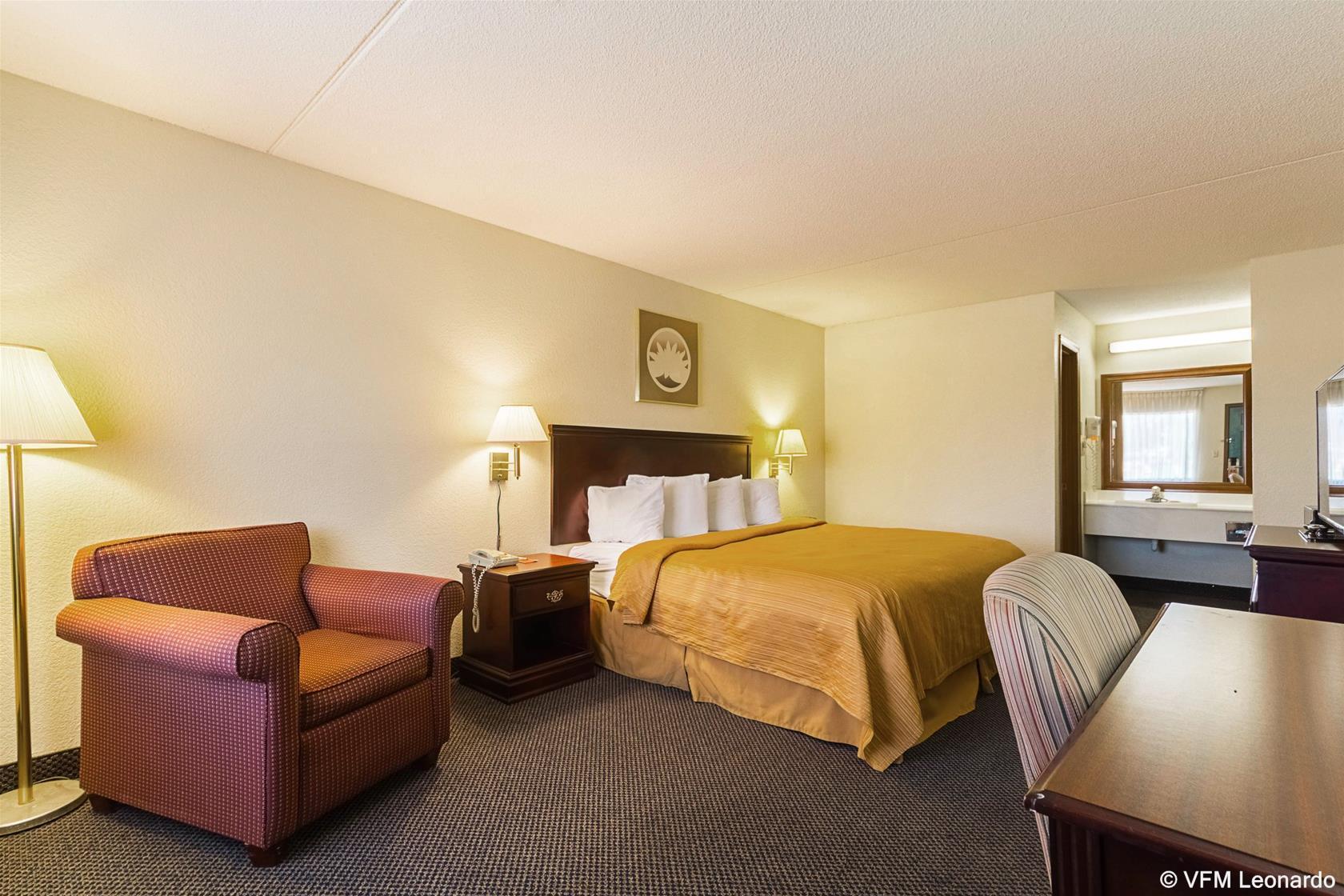 Econo Lodge Inn & Suites Bentonville Exterior photo