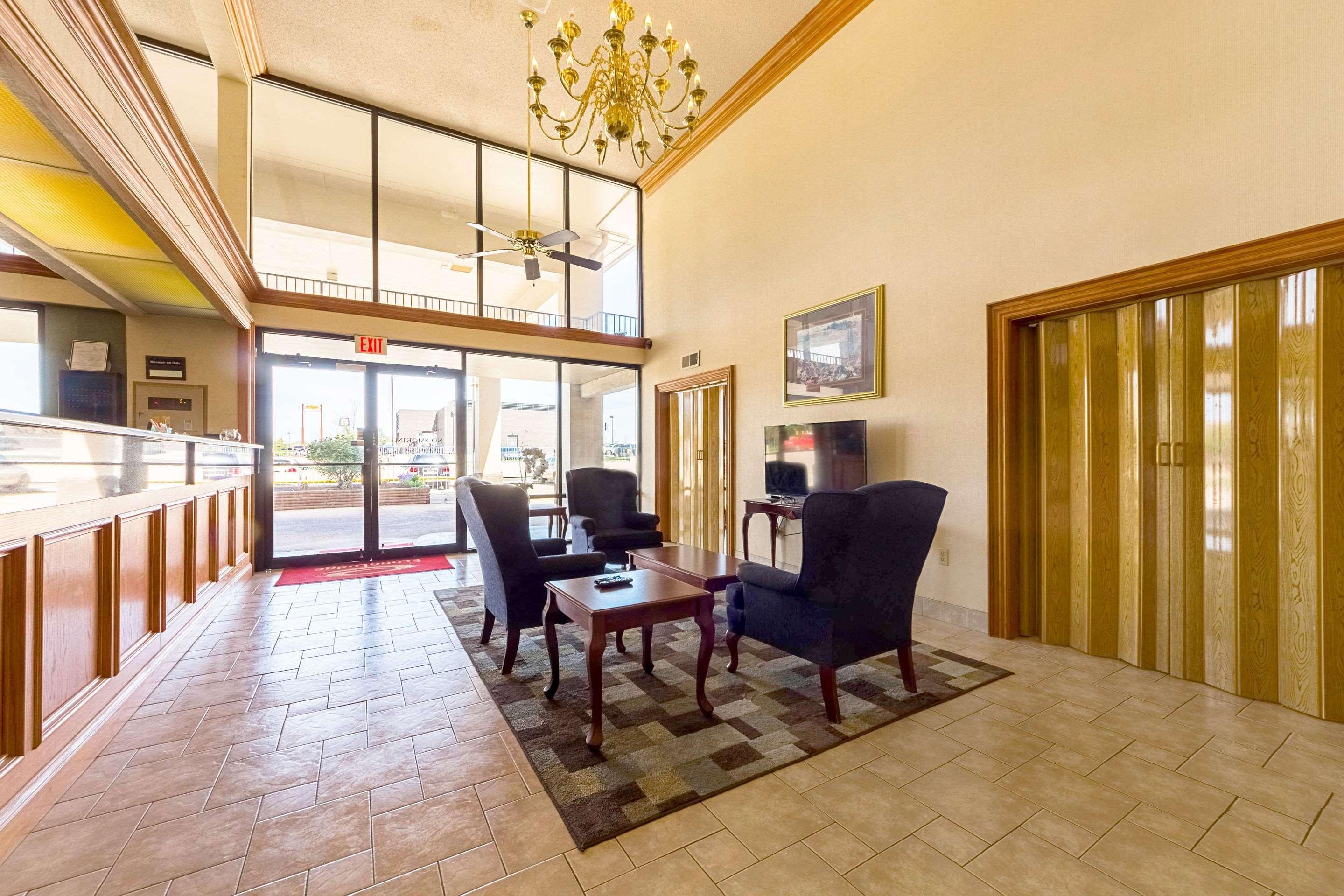 Econo Lodge Inn & Suites Bentonville Exterior photo