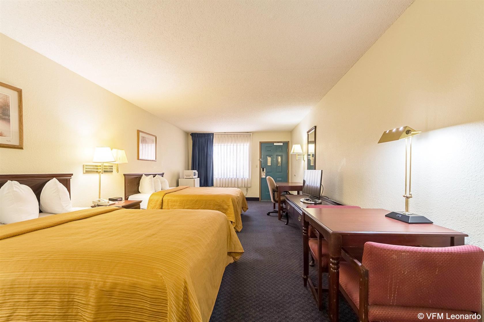 Econo Lodge Inn & Suites Bentonville Exterior photo