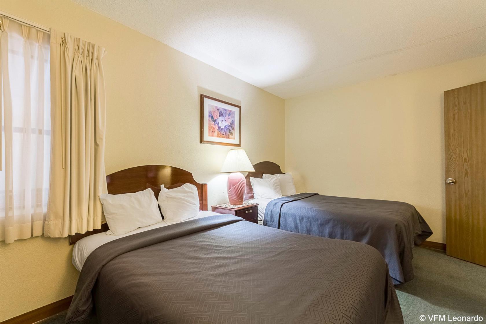 Econo Lodge Inn & Suites Bentonville Exterior photo