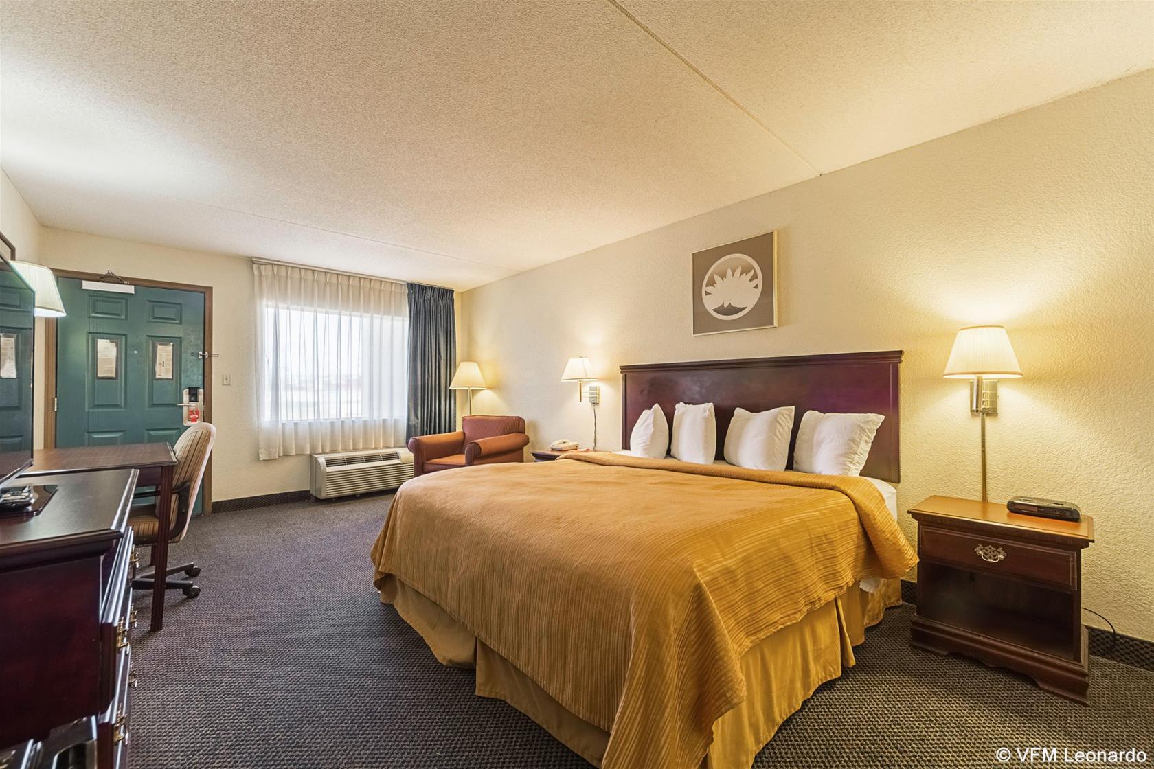 Econo Lodge Inn & Suites Bentonville Exterior photo