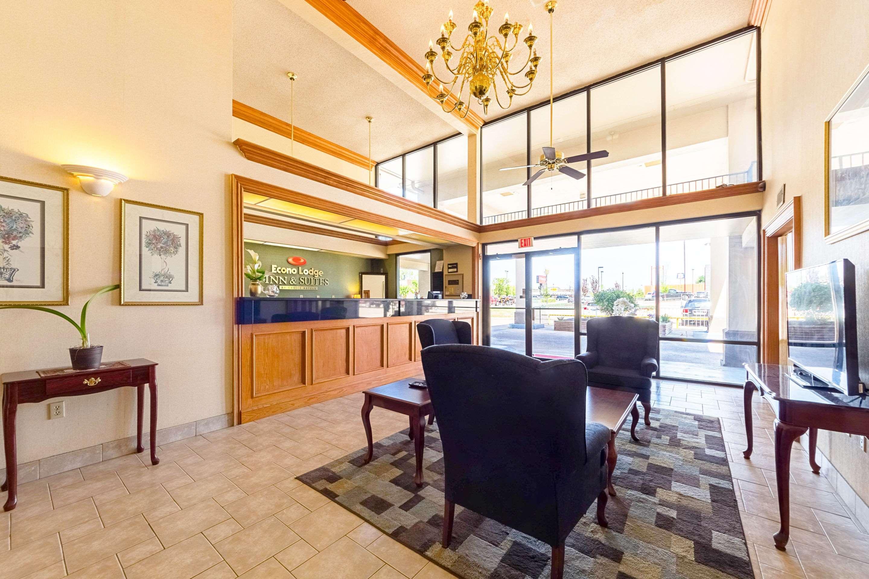 Econo Lodge Inn & Suites Bentonville Exterior photo